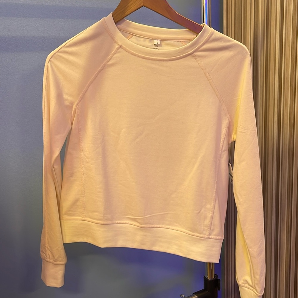 NWT cream Club Pilates MANDALA top, size 4/small